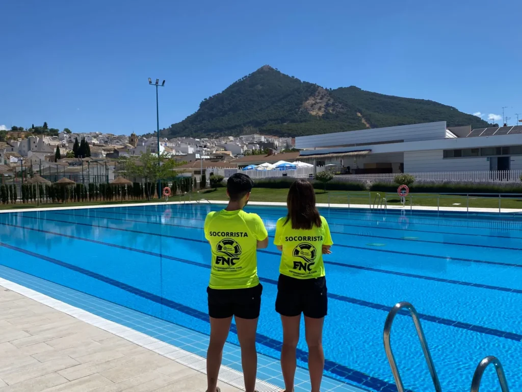 socorristas piscinas municipales de granada